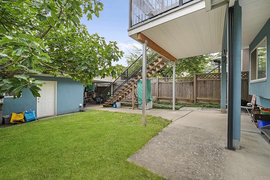 3054 E 5th Avenue Avenue Vancouver, BC - 18