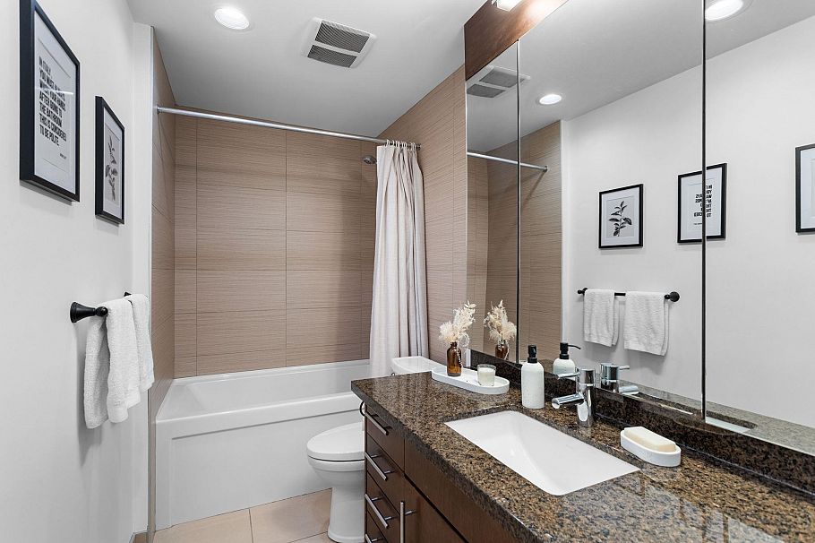 158 W 14th Avenue Vancouver, BC - 24