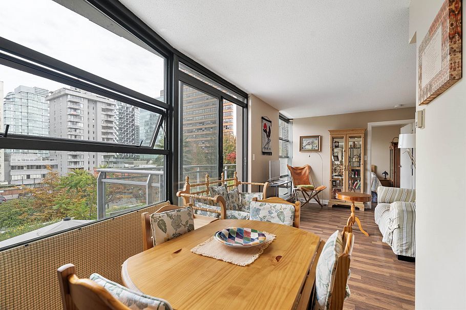 306 1688 Robson Street Vancouver, BC - 16