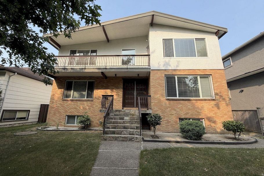 5885 Lincoln Street Vancouver, BC - 1