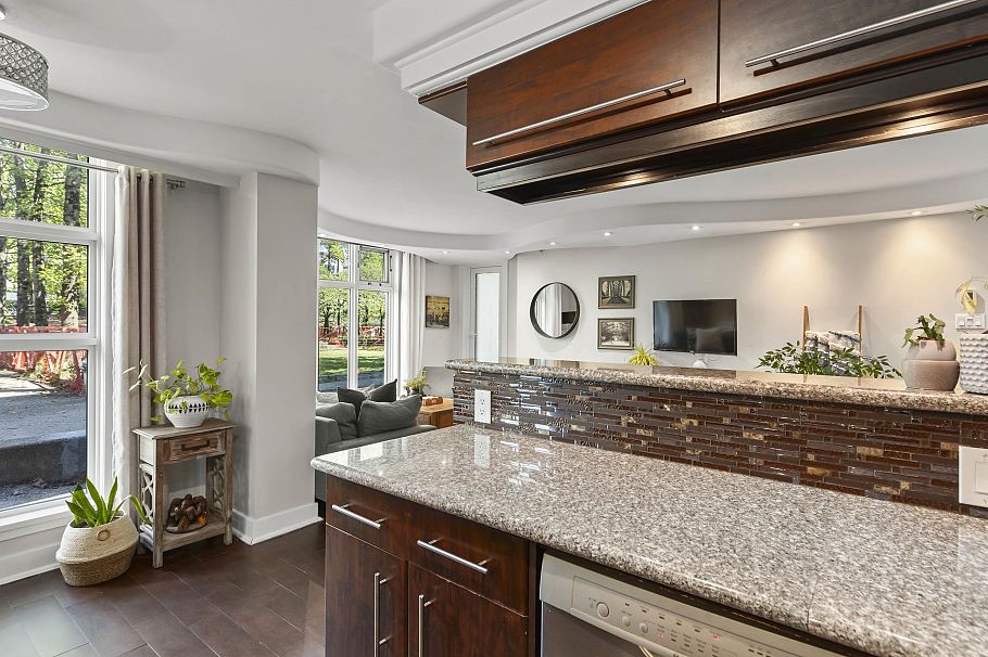 102 2528 E Broadway Vancouver, BC - 16