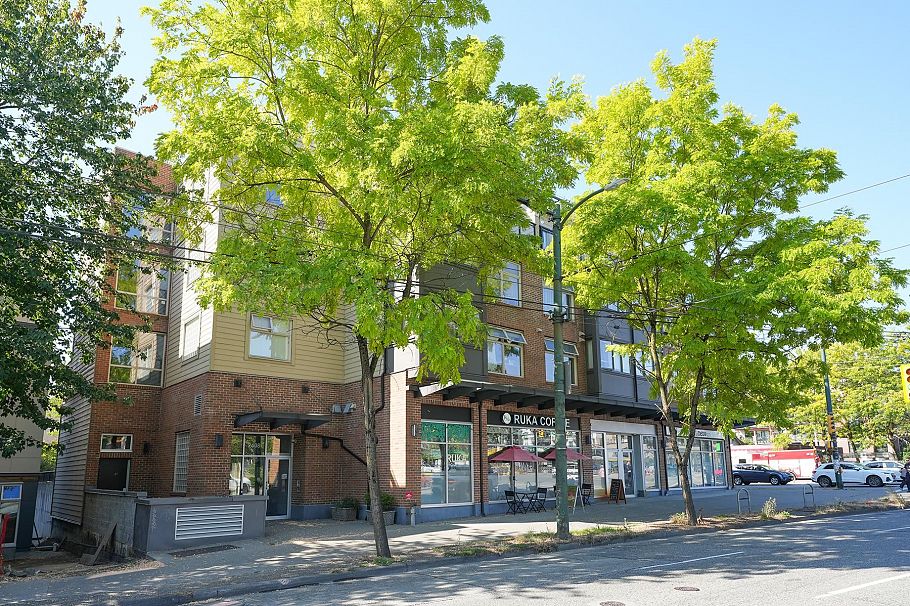 403 2408 E Broadway Vancouver, BC - 1