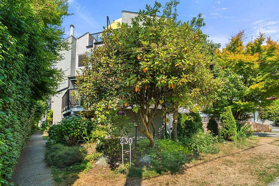 4 230 W 16th Street North Vancouver, BC - 3