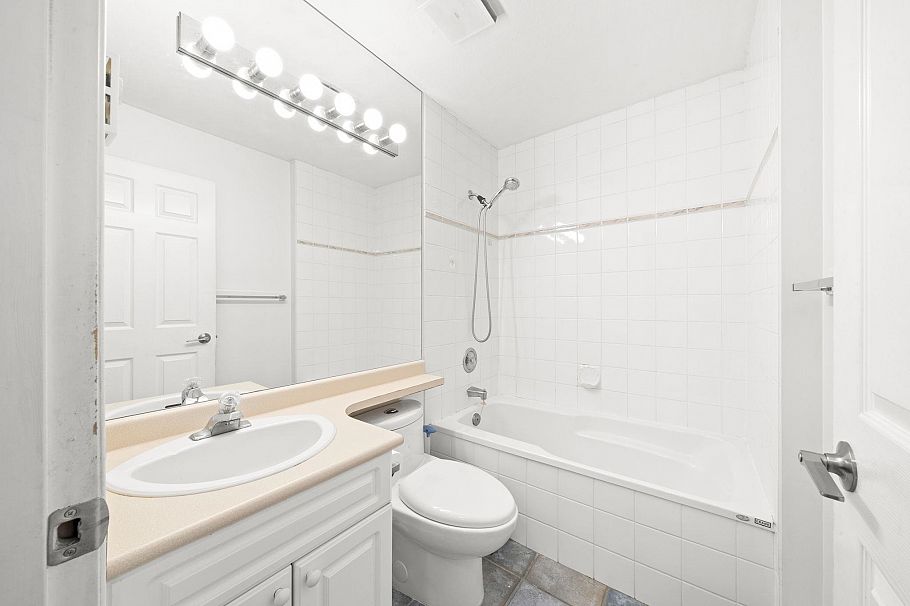 304 1550 Fell Avenue Avenue North Vancouver, BC - 8
