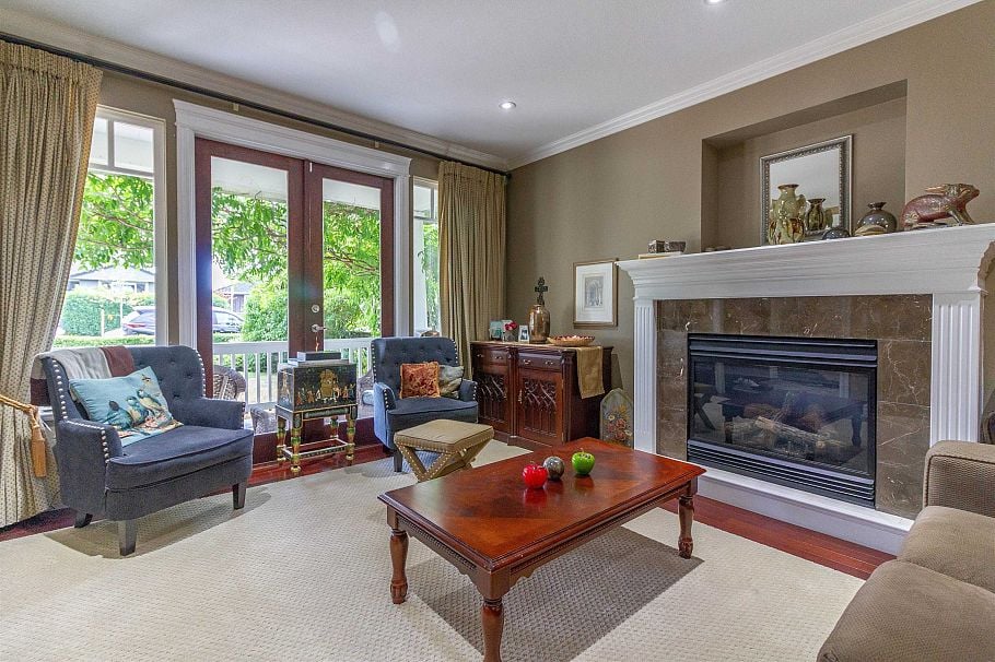 358 E 14th Street North Vancouver, BC - 4