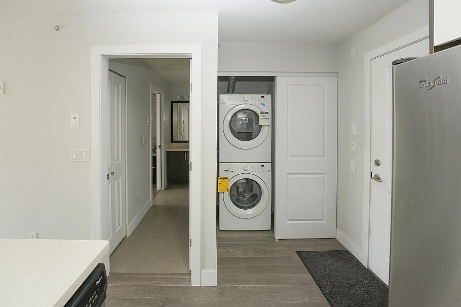 403 2408 E Broadway Vancouver, BC - 2