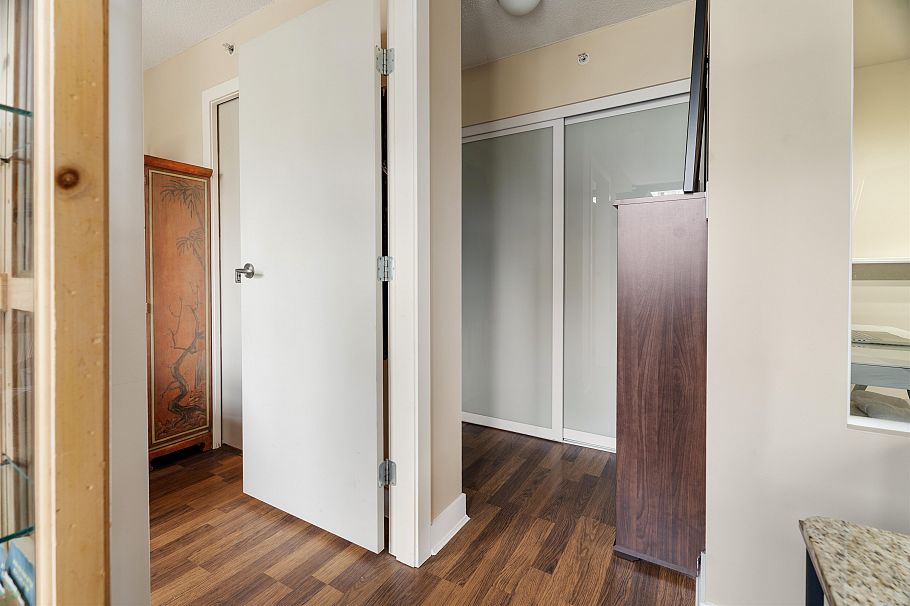 306 1688 Robson Street Vancouver, BC - 24