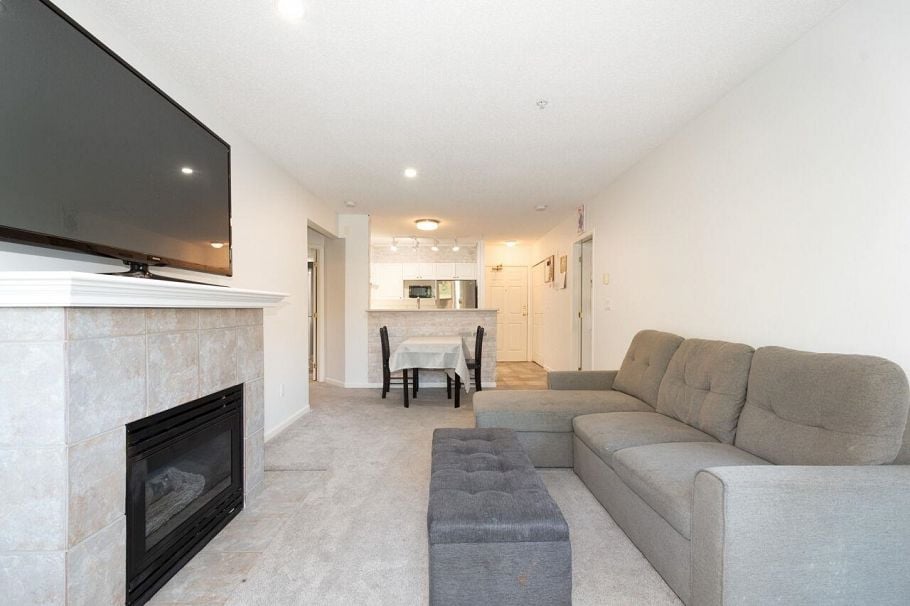 104 3625 Windcrest Drive North Vancouver, BC - 5