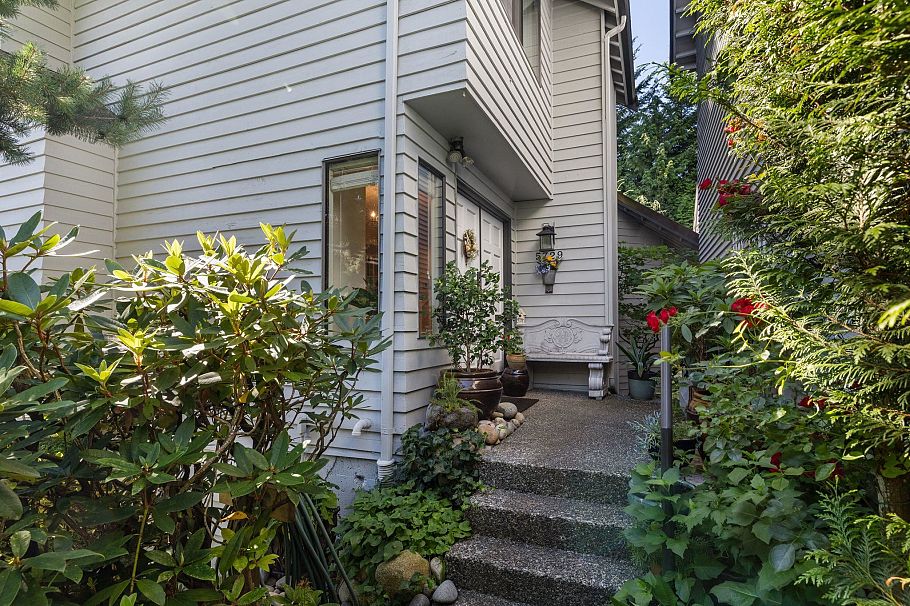 5729 Owl Court North Vancouver, BC - 26