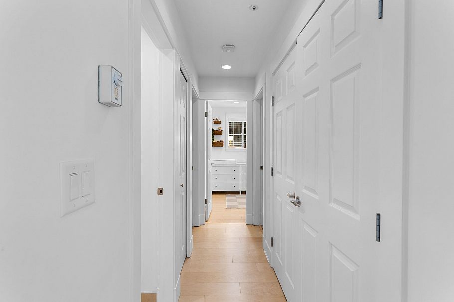 158 W 14th Avenue Vancouver, BC - 17