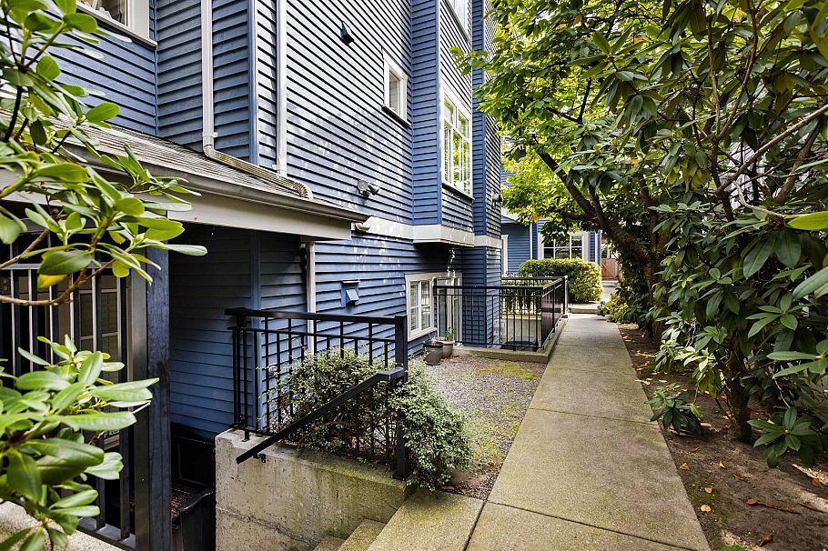 158 W 14th Avenue Vancouver, BC - 37