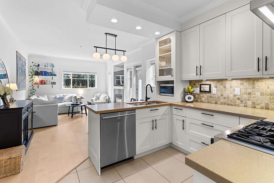 158 W 14th Avenue Vancouver, BC - 14