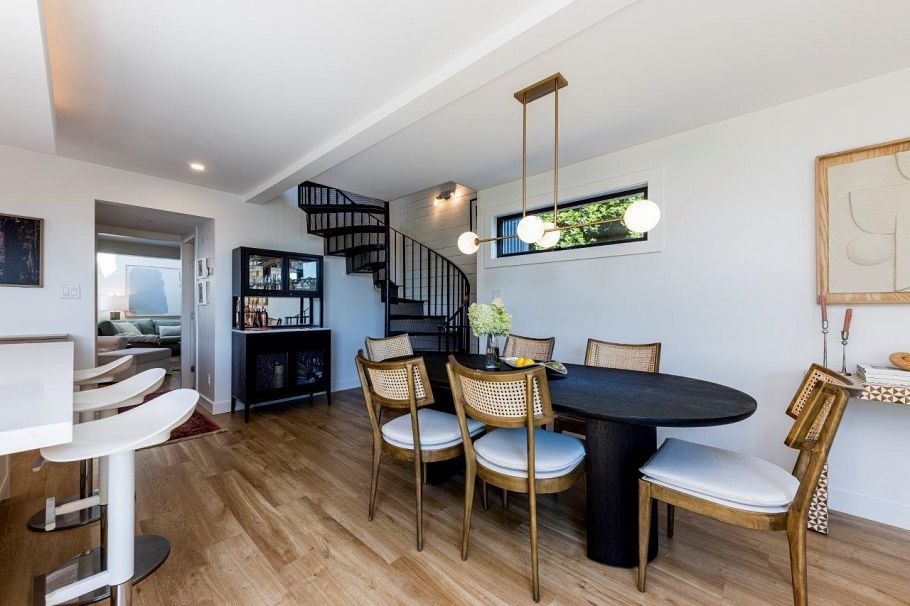 126 E St. James Road North Vancouver, BC - 29