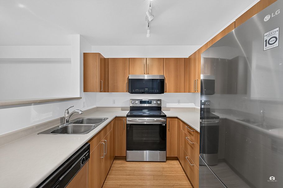 301 3575 Euclid Avenue Avenue Vancouver, BC - 6