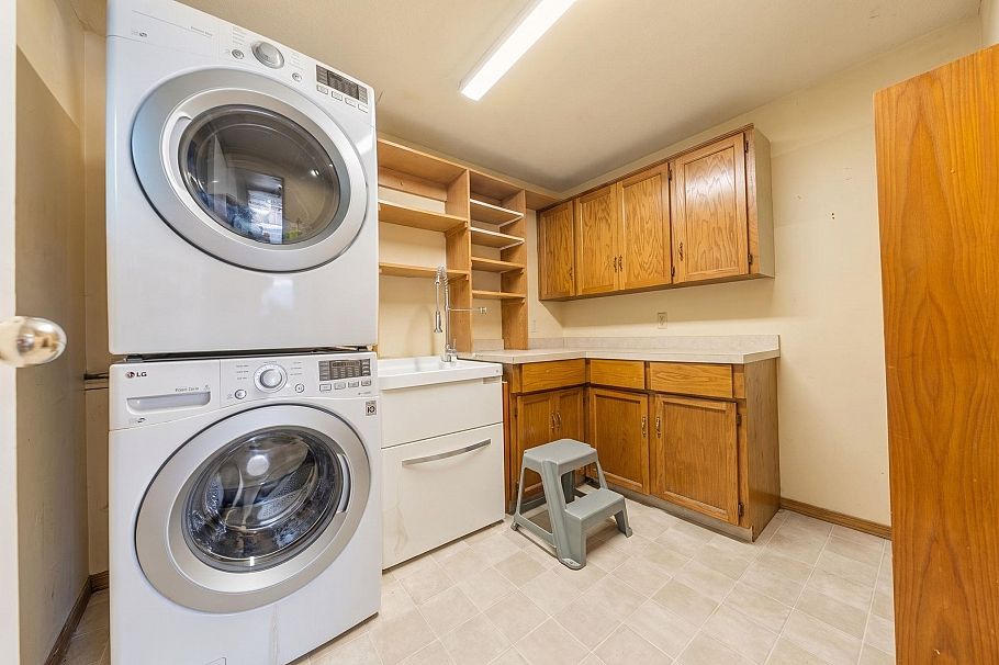 4 230 W 16th Street North Vancouver, BC - 29
