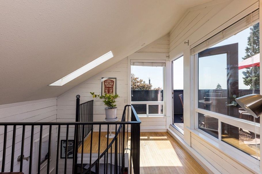 126 E St. James Road North Vancouver, BC - 27