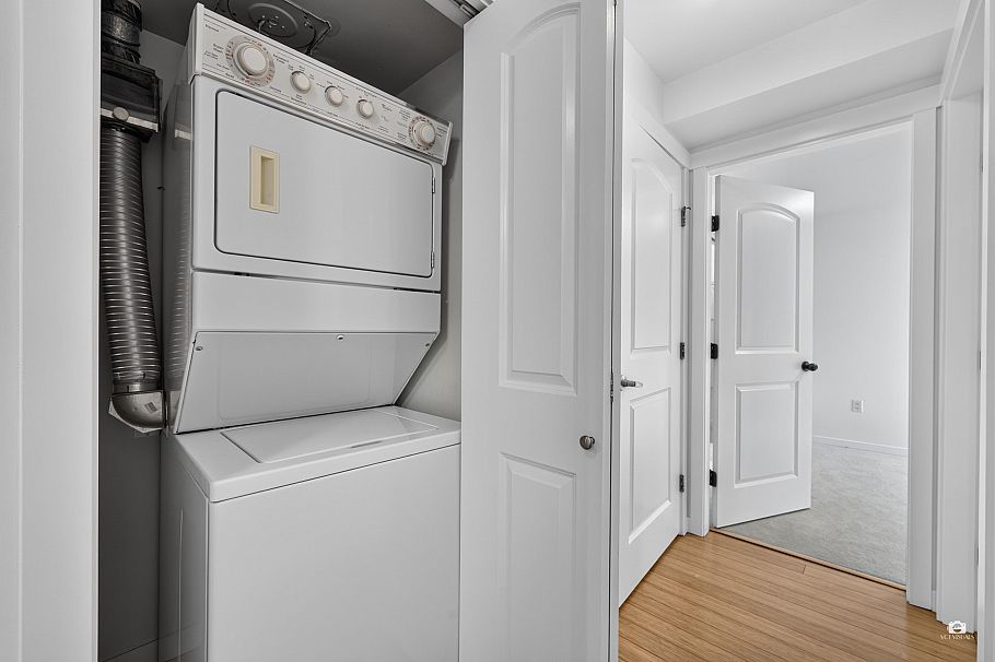 301 3575 Euclid Avenue Avenue Vancouver, BC - 9