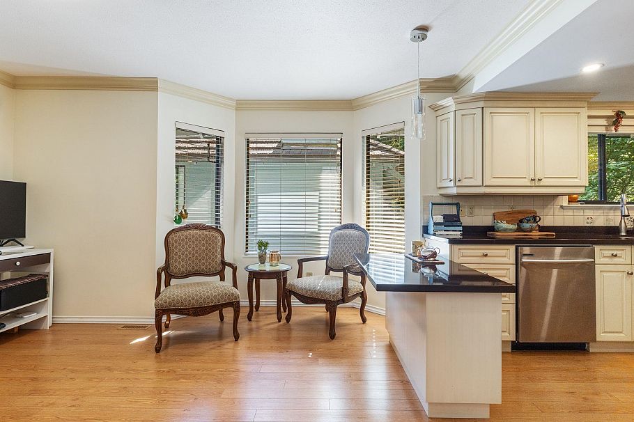 5729 Owl Court North Vancouver, BC - 10