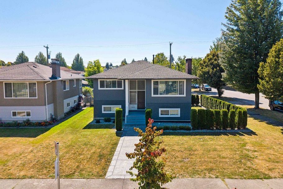 3006 E Georgia Street Vancouver, BC - 1