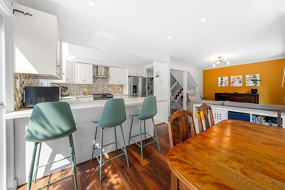 4 230 W 16th Street North Vancouver, BC - 11
