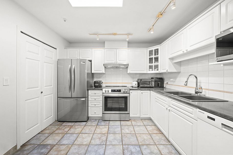 304 1550 Fell Avenue Avenue North Vancouver, BC - 12