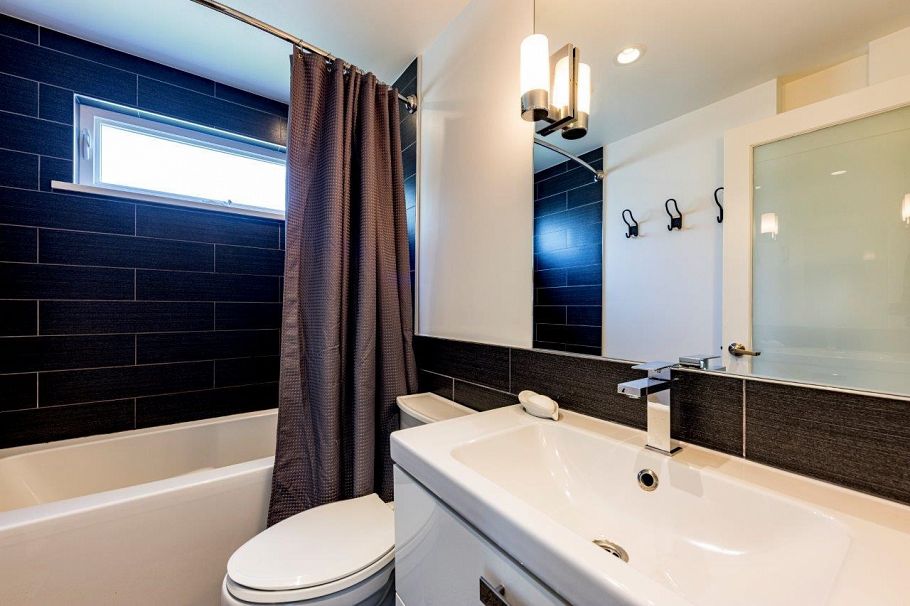 126 E St. James Road North Vancouver, BC - 32