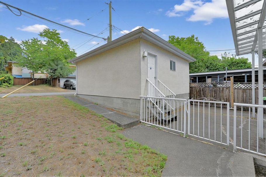 8080 Columbia Street Vancouver, BC - 11
