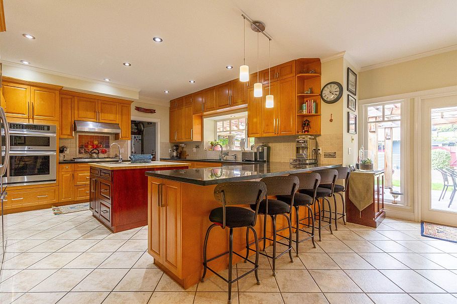 358 E 14th Street North Vancouver, BC - 8