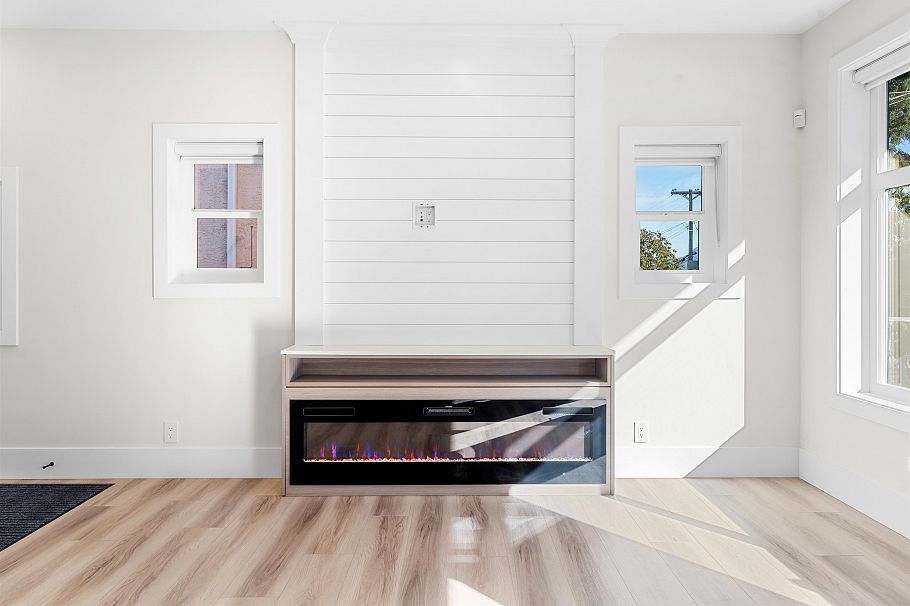 4318 Nanaimo Street Vancouver, BC - 5