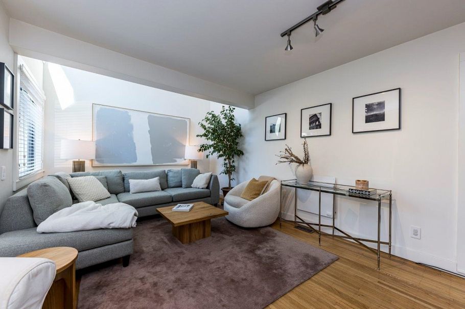 126 E St. James Road North Vancouver, BC - 23