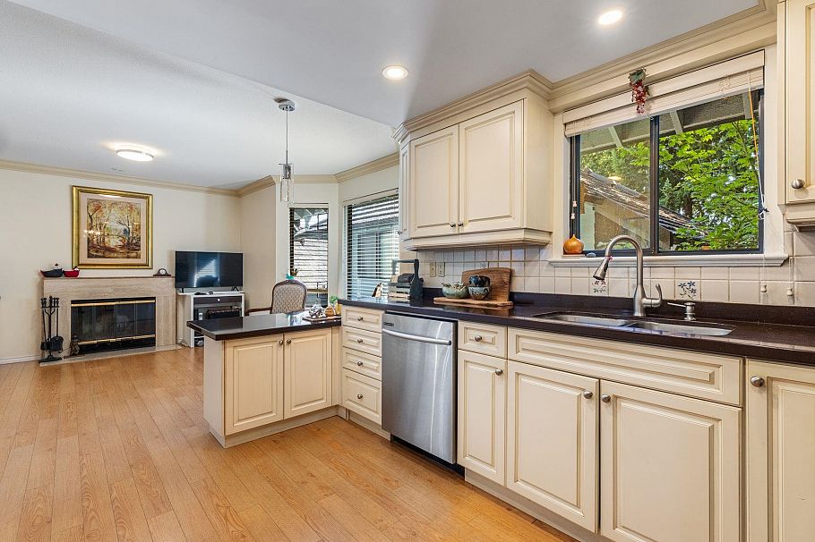 5729 Owl Court North Vancouver, BC - 13