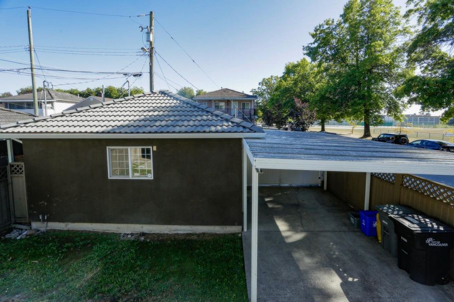 1808 E 51st Avenue Vancouver, BC - 21