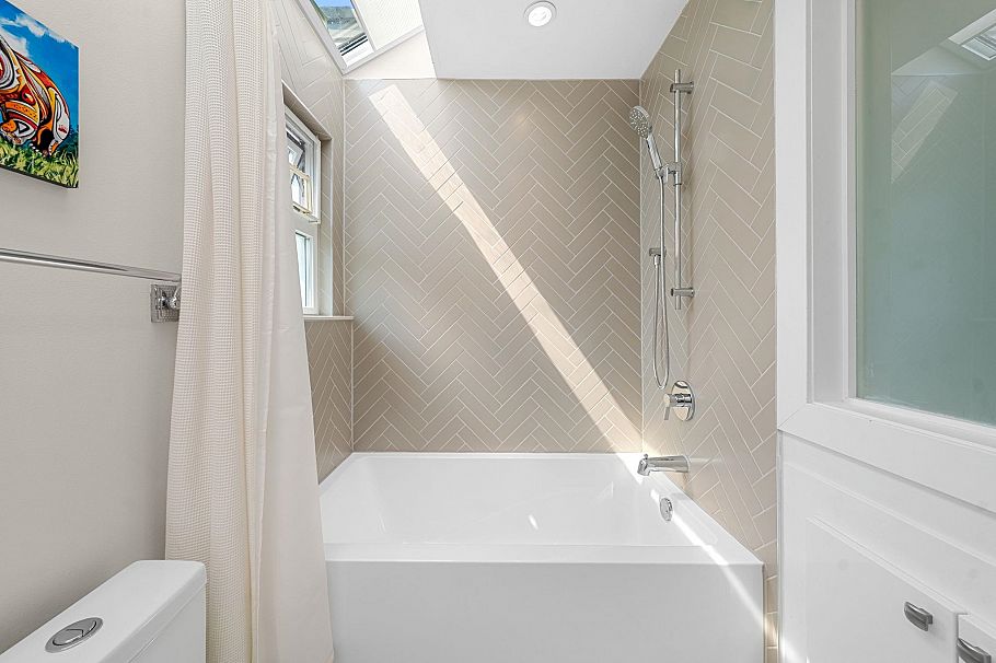 4 230 W 16th Street North Vancouver, BC - 27