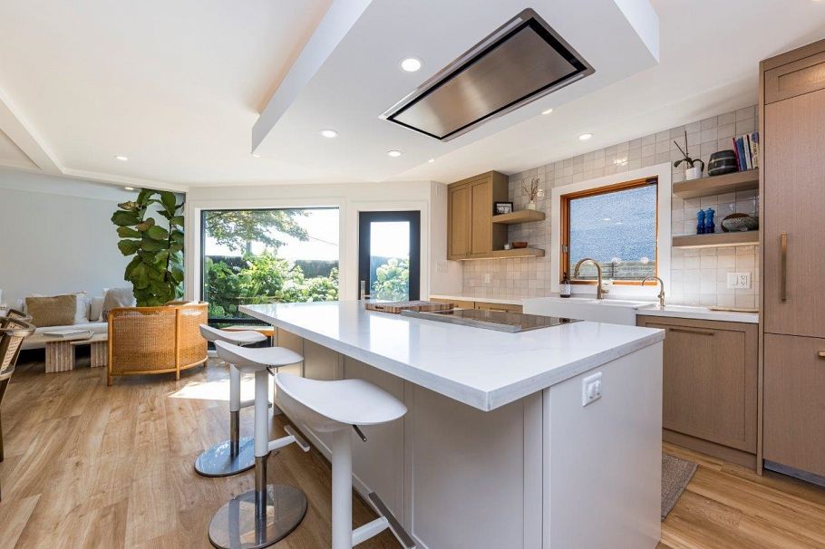 126 E St. James Road North Vancouver, BC - 5