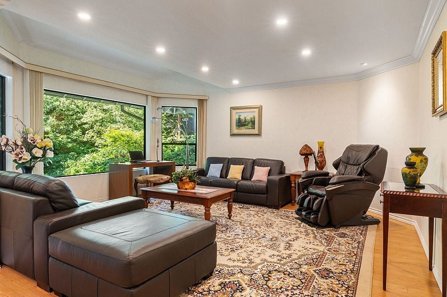 5729 Owl Court North Vancouver, BC - 2