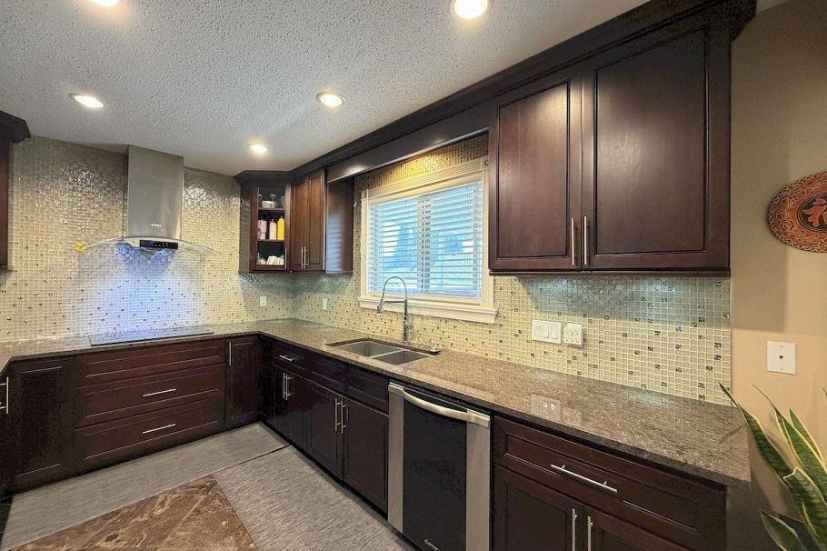 5885 Lincoln Street Vancouver, BC - 11