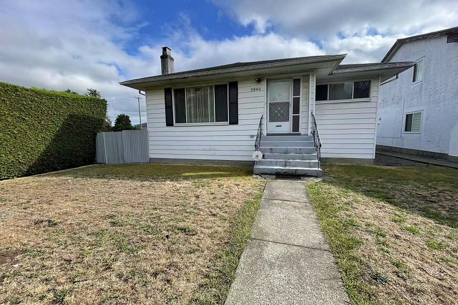 2840 E 49th Avenue Vancouver, BC - 1