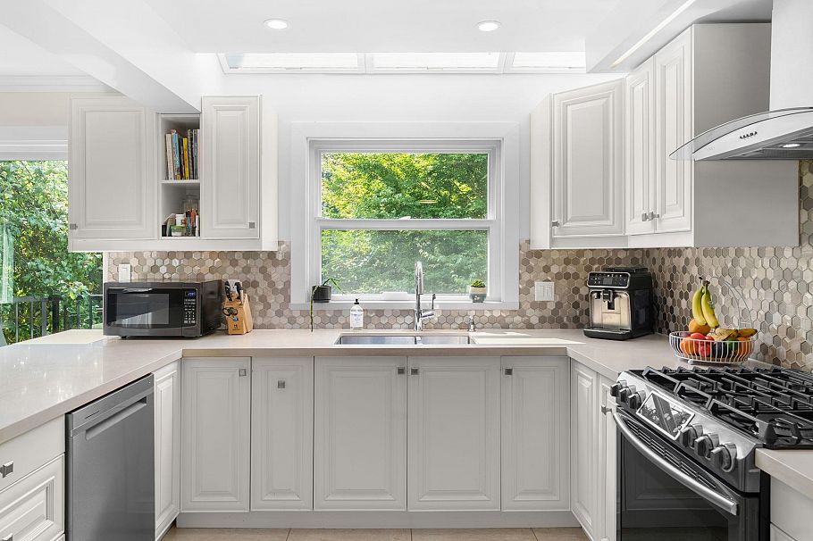 4 230 W 16th Street North Vancouver, BC - 8