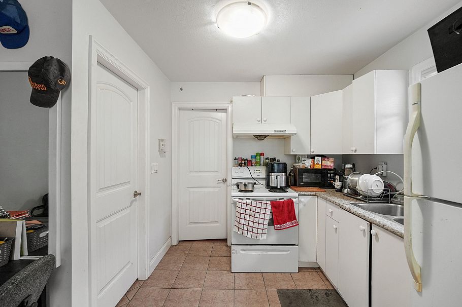 3054 E 5th Avenue Avenue Vancouver, BC - 25