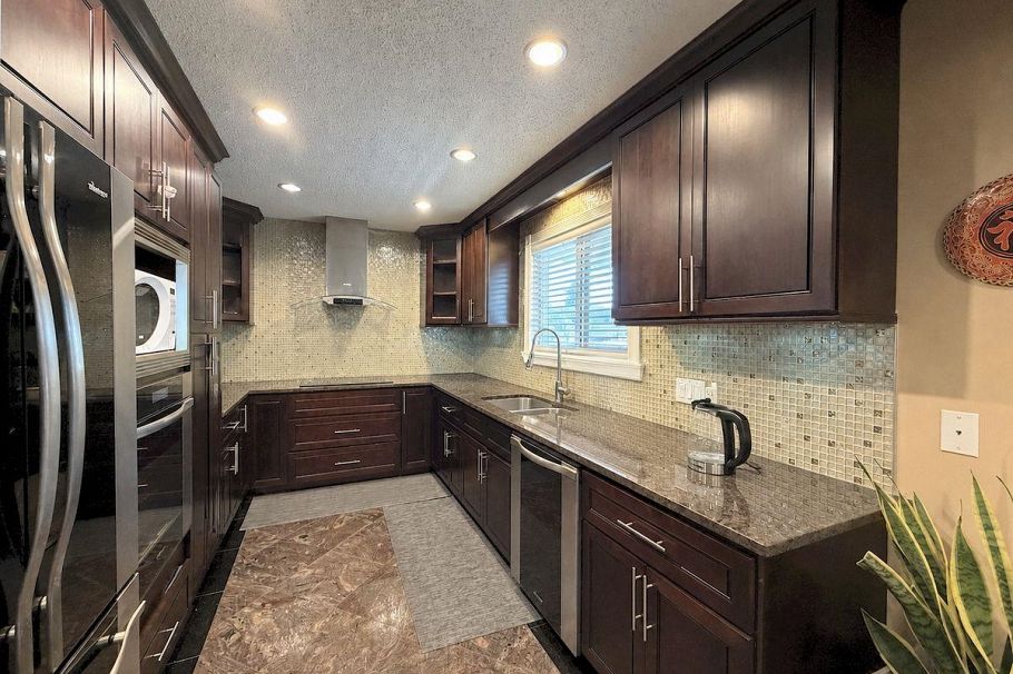 5885 Lincoln Street Vancouver, BC - 7