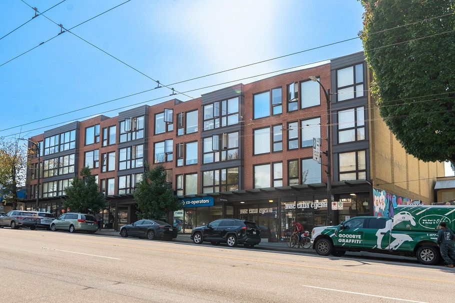 206 2636 E Hastings Street Vancouver, BC - 1