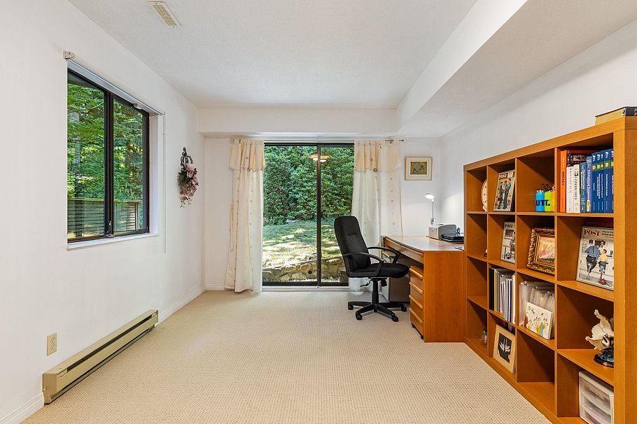 5729 Owl Court North Vancouver, BC - 22