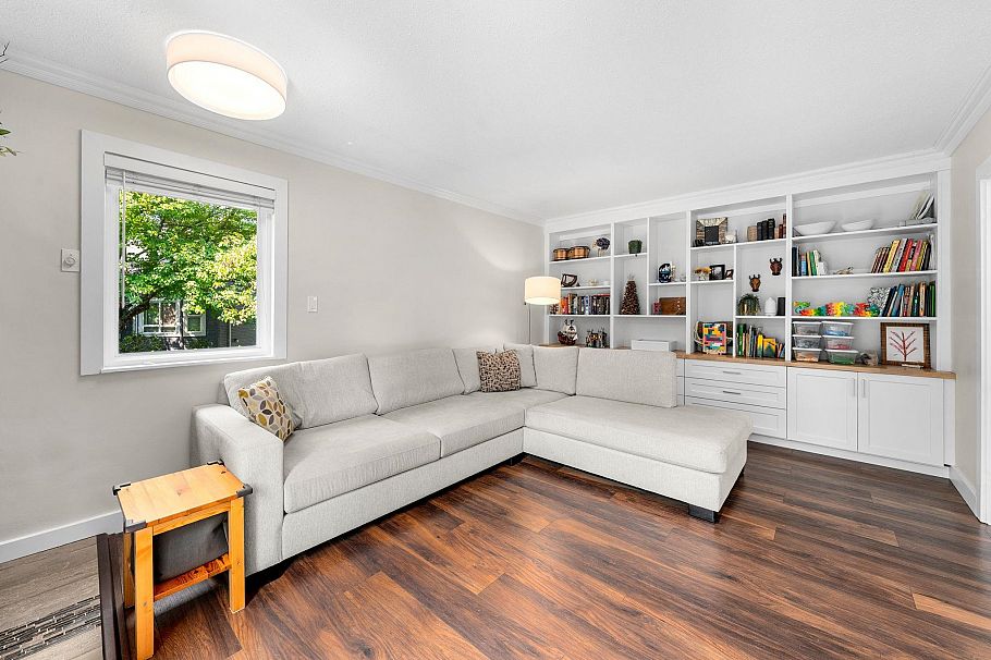 4 230 W 16th Street North Vancouver, BC - 16