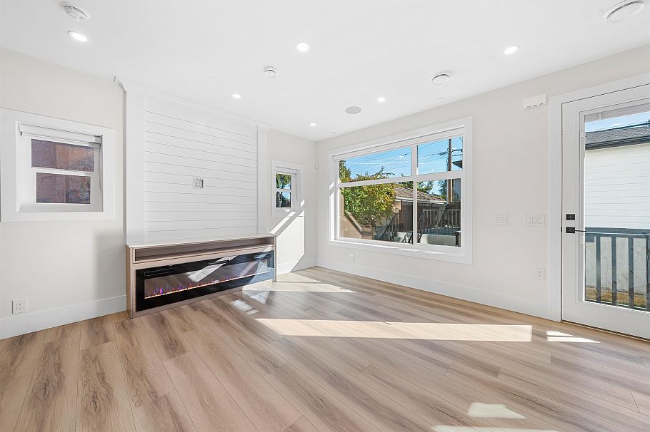 4318 Nanaimo Street Vancouver, BC - 3