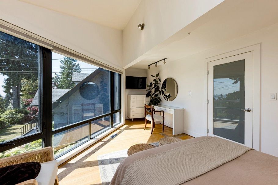 126 E St. James Road North Vancouver, BC - 24