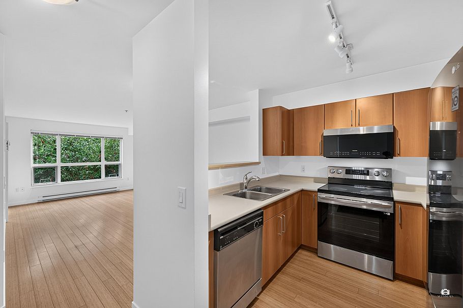 301 3575 Euclid Avenue Avenue Vancouver, BC - 8