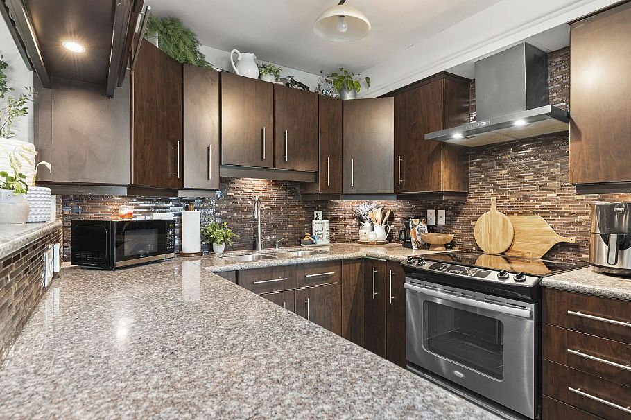 102 2528 E Broadway Vancouver, BC - 12