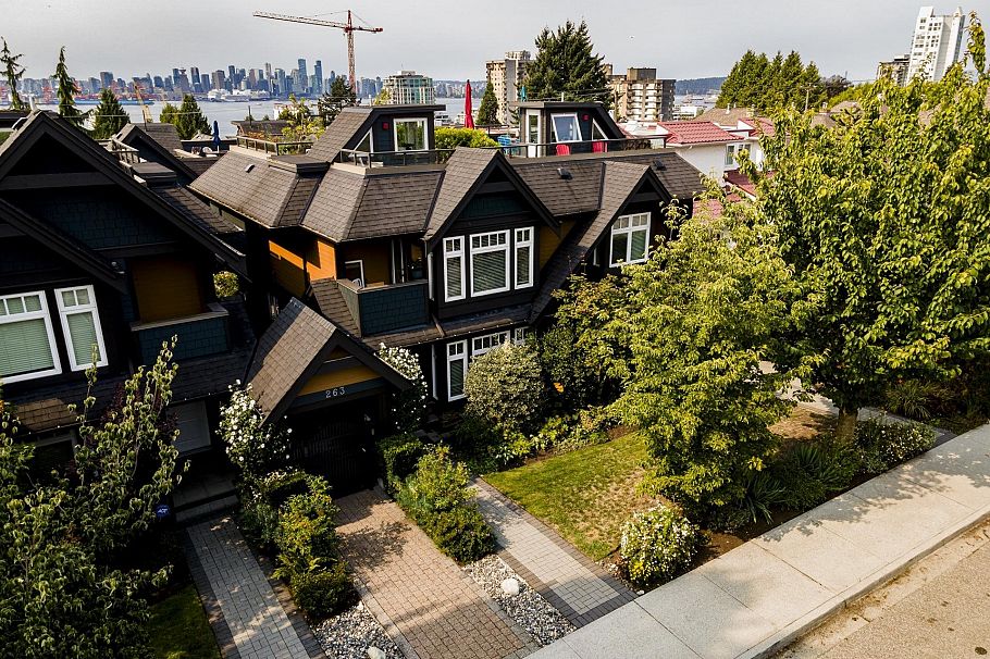 2 263 E 5th Street North Vancouver, BC - 31