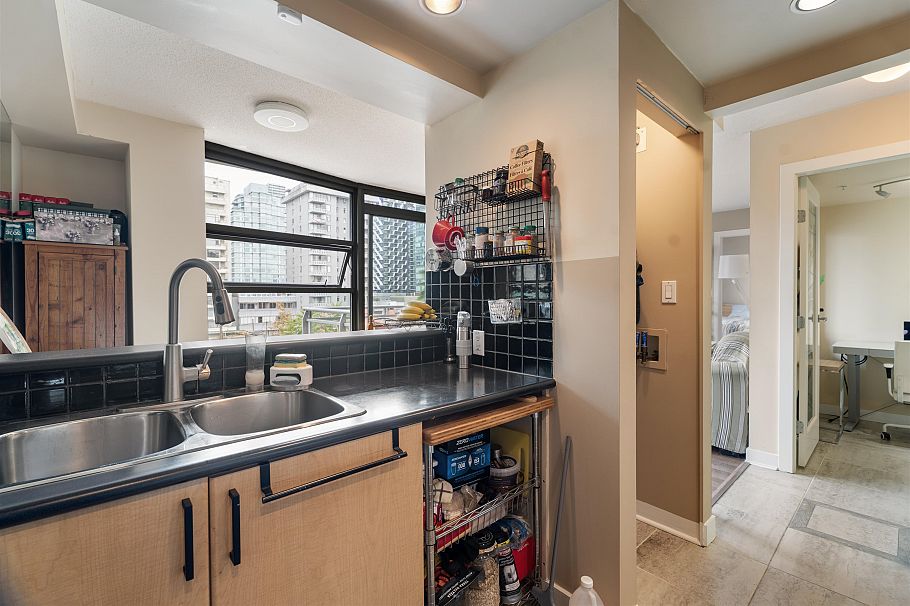 306 1688 Robson Street Vancouver, BC - 12