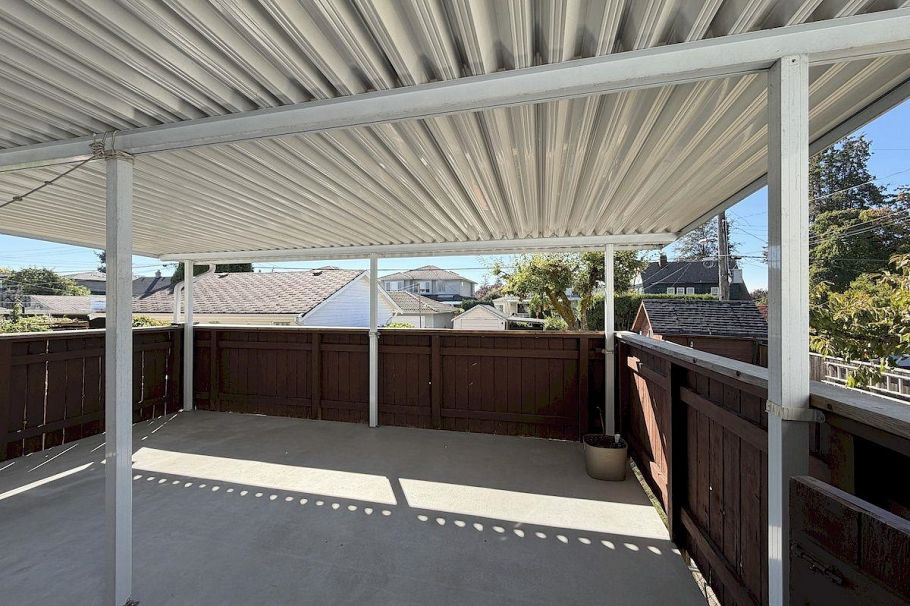 5885 Lincoln Street Vancouver, BC - 9